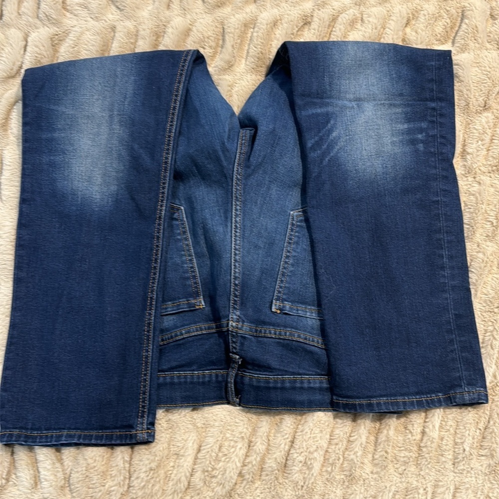 Non distressed jeans - Picture 2 of 4